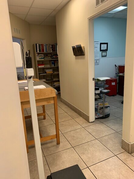 More Photos Of 5797 Washington Blvd, Culver City Showroom For Lease