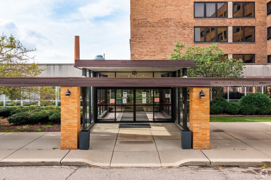More Photos Of 26400 W Outer Dr, Lincoln Park Hospital For Sale