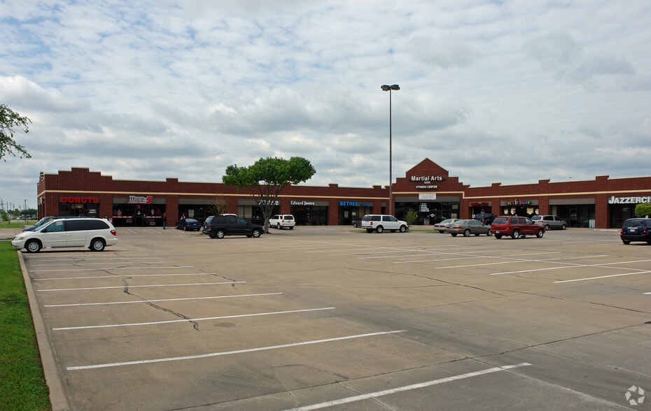 More Photos Of 1201 E Main St, Allen Storefront For Lease