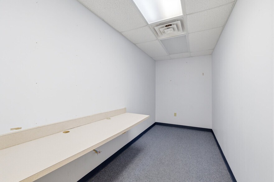 More Photos Of 1221 S Trimble Rd, Mansfield Office For Lease