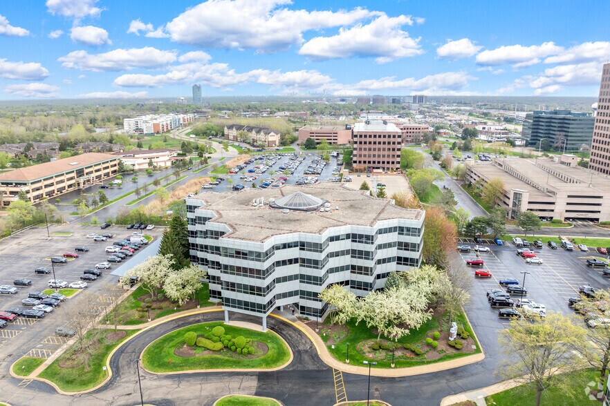 More Photos Of 1 TransAm Plaza Dr, Oakbrook Terrace Office For Sale