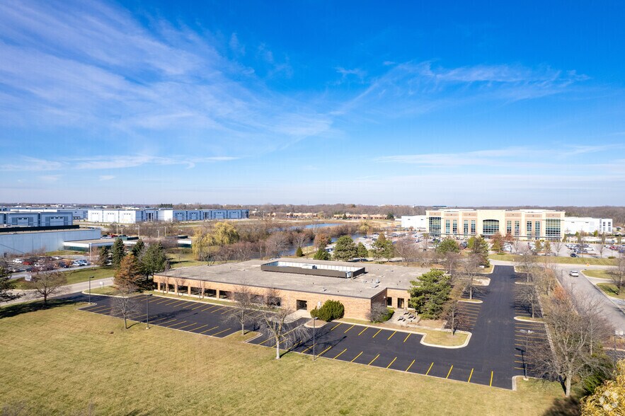 More Photos Of 950-990 Corporate Woods Pky, Vernon Hills Unknown For Lease