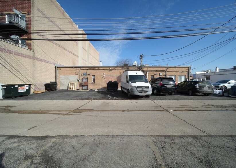 More Photos Of 5731 N Lincoln Ave, Chicago Freestanding For Sale