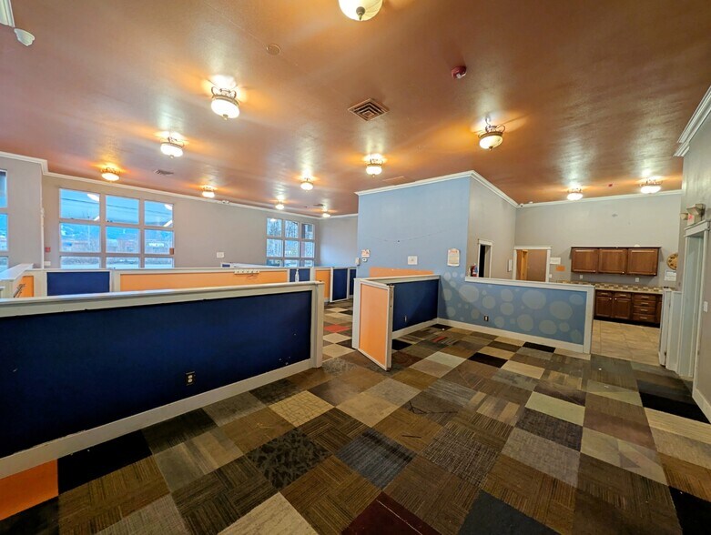 More Photos Of 30736 Highway 200, Ponderay Storefront Retail Office For Lease