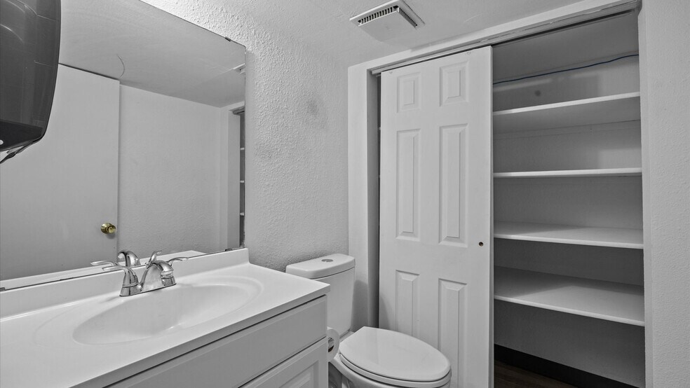 More Photos Of 2935 Patterson Rd, Grand Junction Specialty For Sale