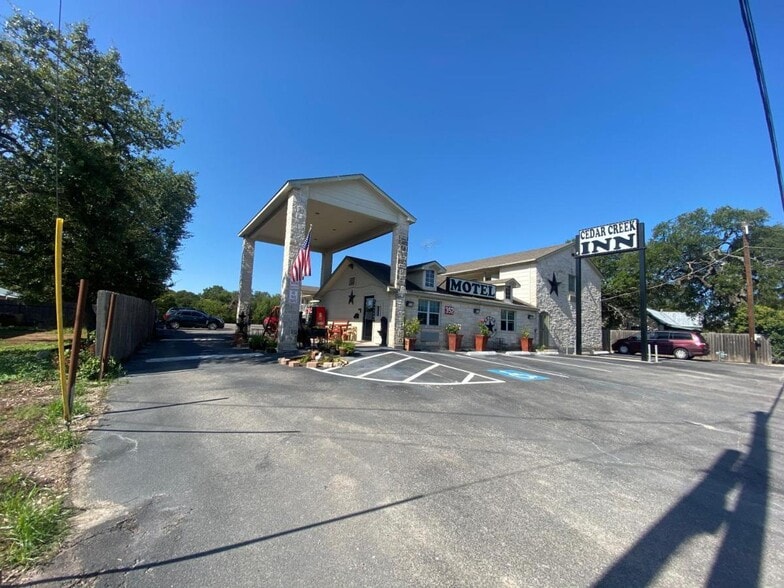 More Photos Of 352 E Vaughan St, Bertram Hotel For Sale