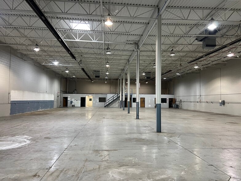 More Photos Of 44810 Vic Wertz Dr, Clinton Township Distribution For Lease