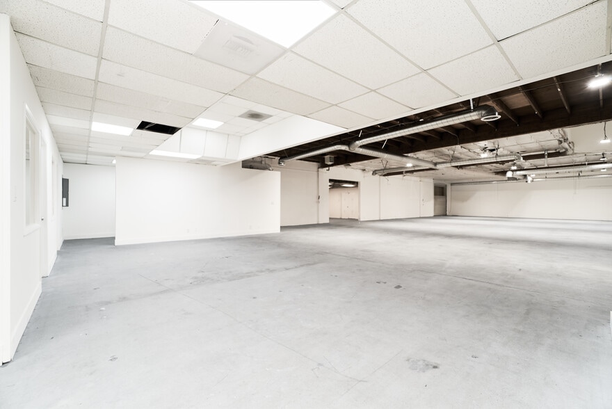 More Photos Of 15013-15019 Califa St, Van Nuys Manufacturing For Lease