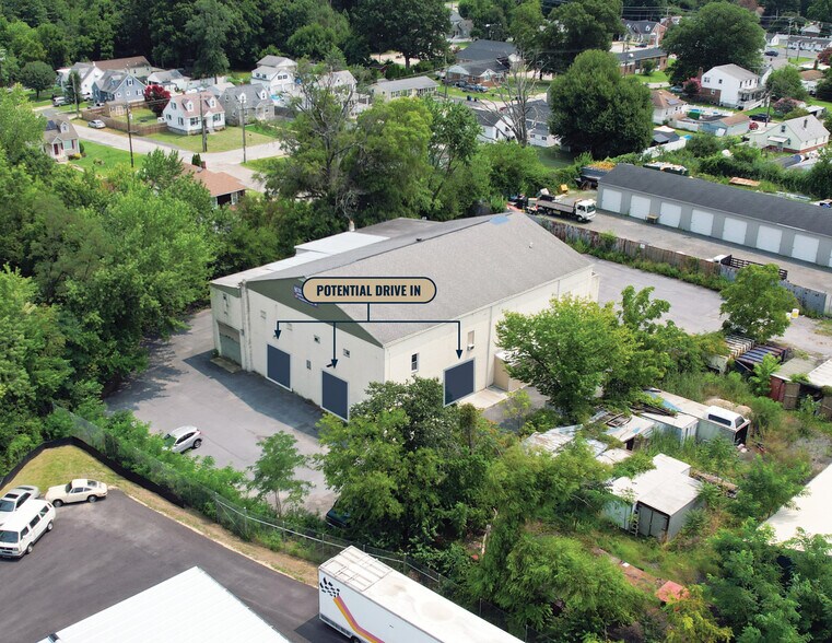 More Photos Of 1310-1320 Franklin Ave, Essex Service For Sale