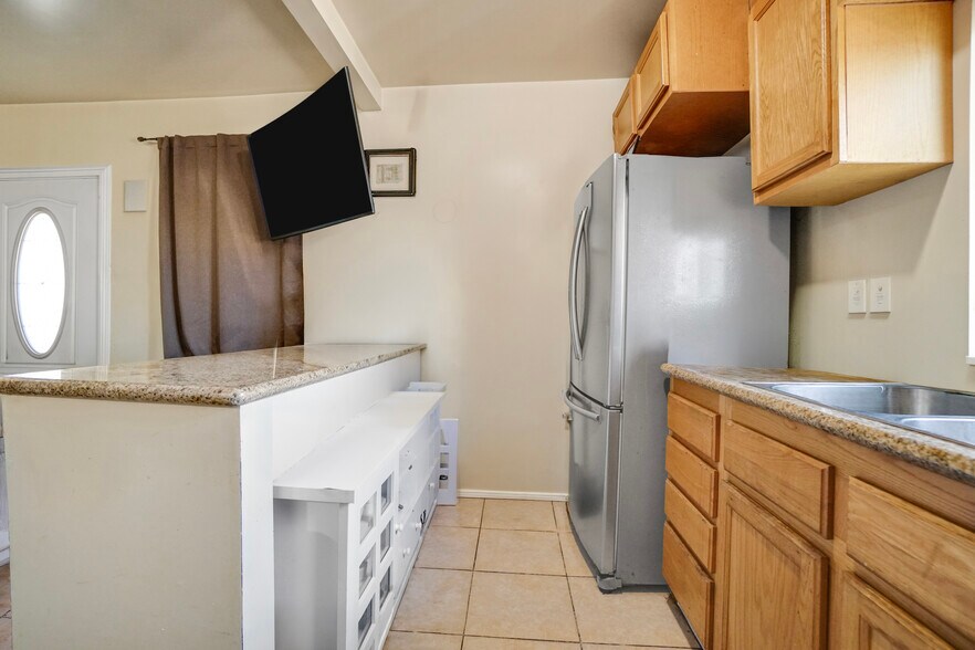 More Photos Of 11850 Hawthorne Blvd, Hawthorne Storefront Retail Residential For Sale