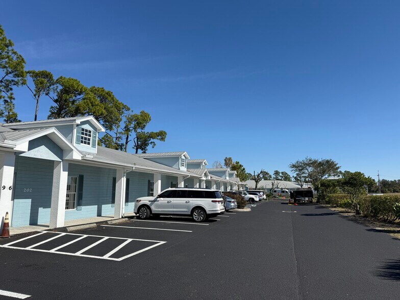 More Photos Of 946 Tamiami Trl, Port Charlotte Medical For Lease