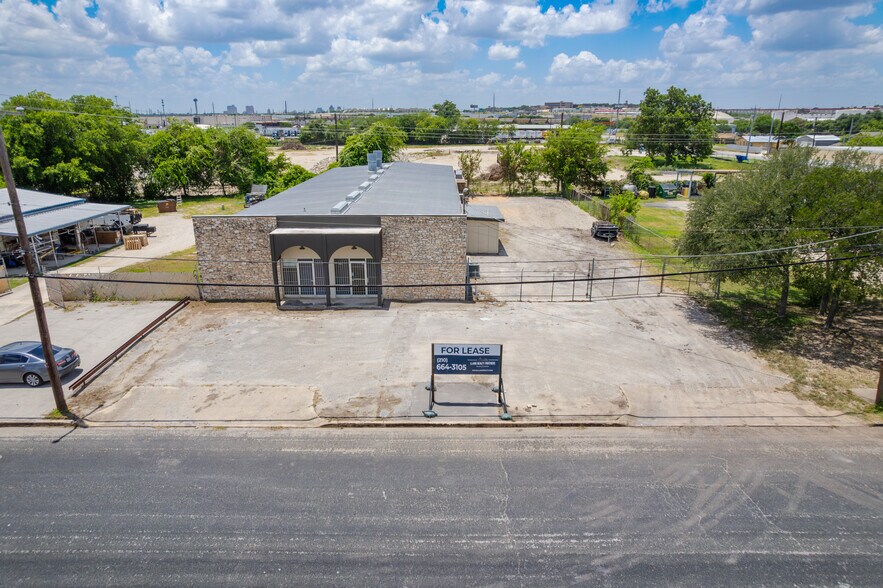 Primary Photo Of 1111 Paulsun St, San Antonio Light Manufacturing For Lease