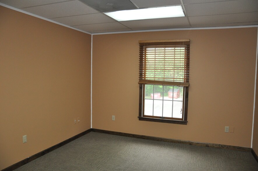 More Photos Of 5 Ravine Dr, Matawan Medical For Lease