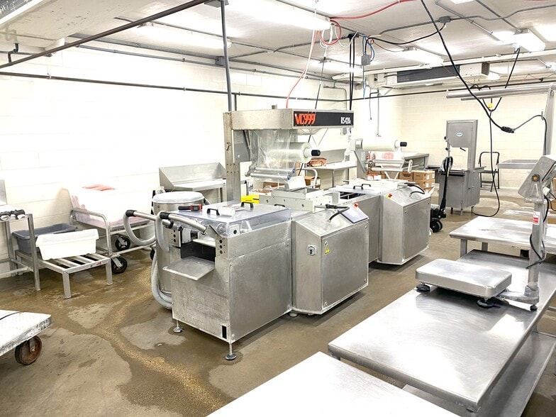 More Photos Of 1701 W Kilgore Ave, Muncie Industrial For Sale