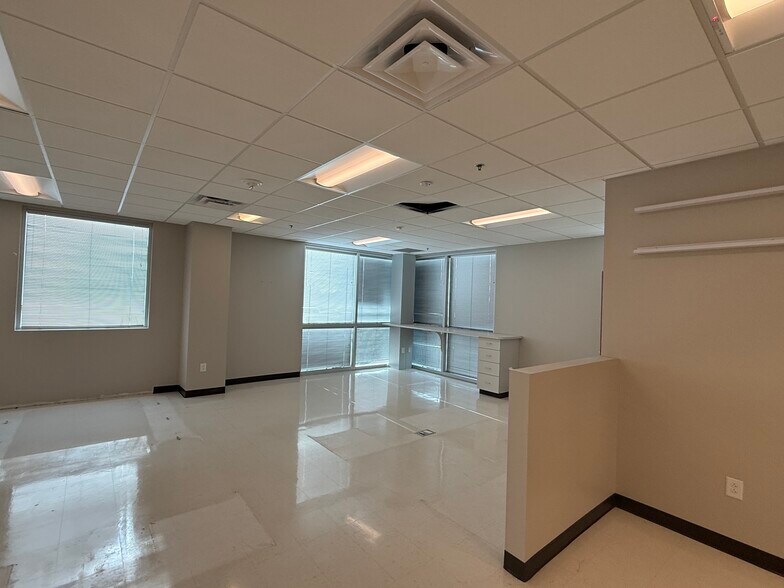 More Photos Of 1701 Veterans Dr, Florence Hospital For Lease