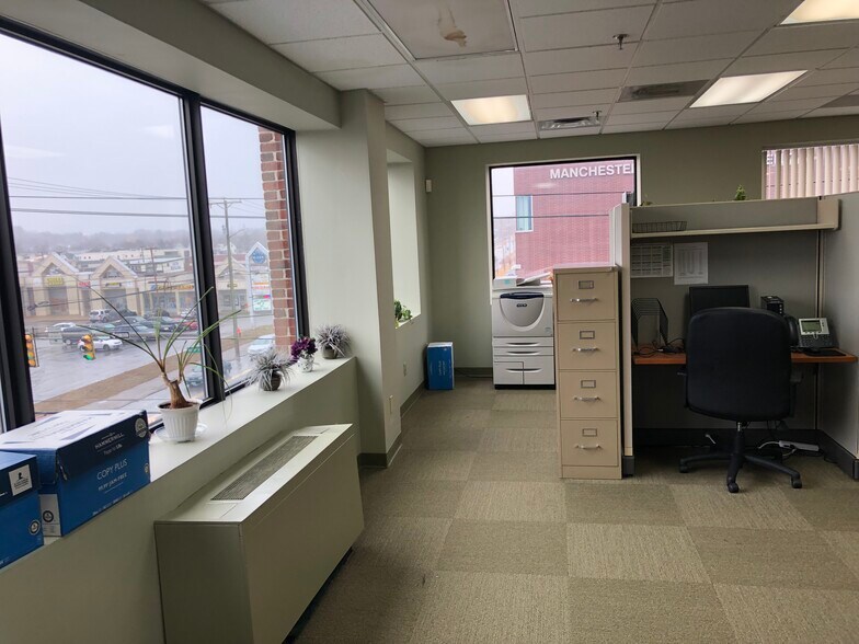 More Photos Of 228 Maple St, Manchester Office For Sale