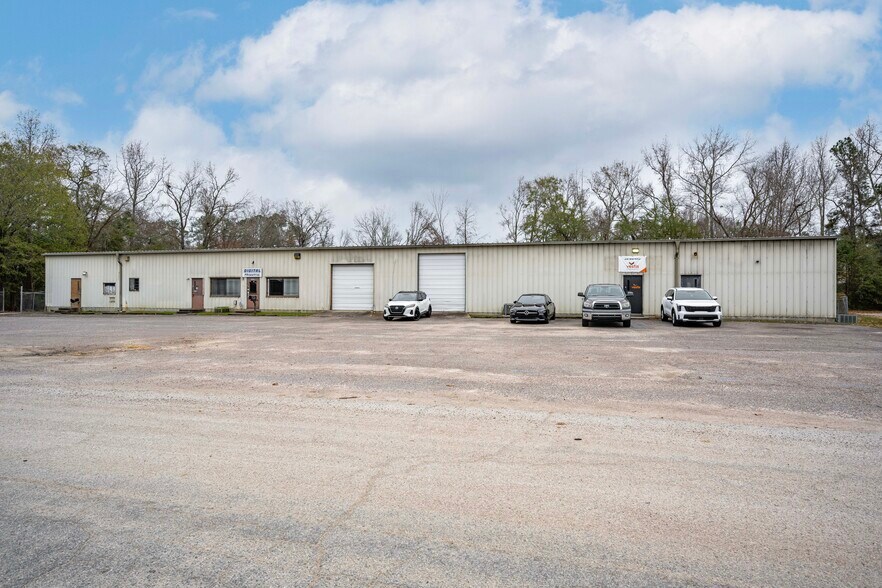 More Photos Of 3302 Commerce Dr, Augusta Warehouse For Lease