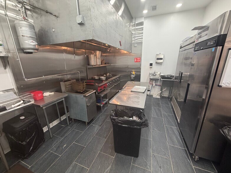 More Photos Of 706 W Jefferson St, Kokomo Storefront For Sale