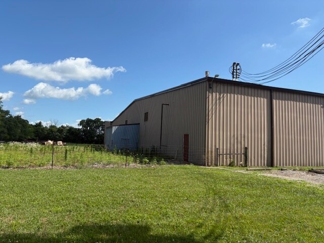 More Photos Of 718 E Main St, Kewanna Industrial For Sale