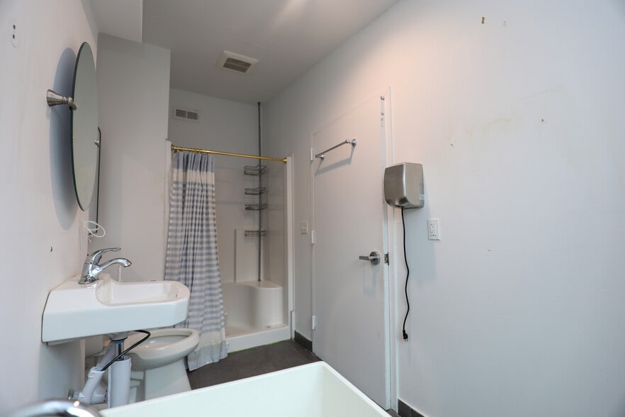 More Photos Of 328 Wall St, Kingston Storefront Retail Office For Lease