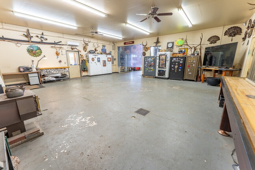 More Photos Of 30046 Federal Ln, Eugene Warehouse For Sale