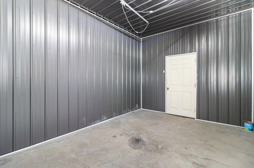 More Photos Of 8285 Tri County Hwy, Sardinia Flex For Sale