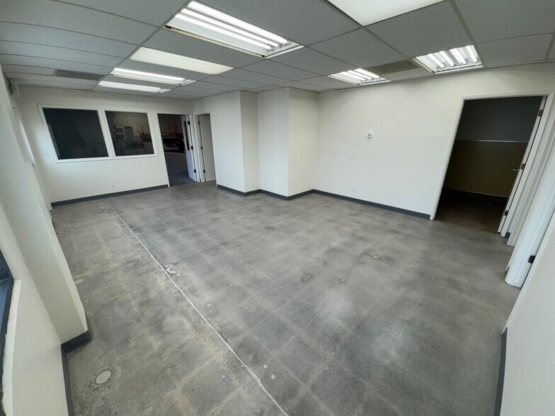 More Photos Of 440 E Walnut Ave, Fullerton Warehouse For Lease