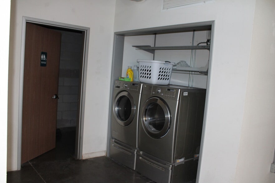 More Photos Of 4081 Silvestri Ln, Las Vegas Office For Sale