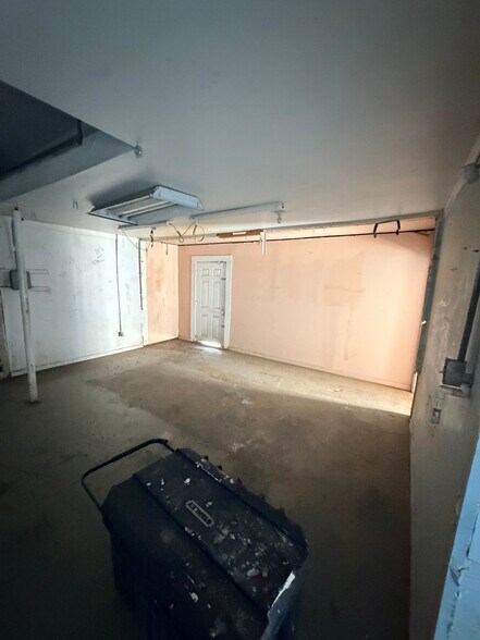 More Photos Of 3125 Yankee Rd, Middletown Auto Repair For Sale