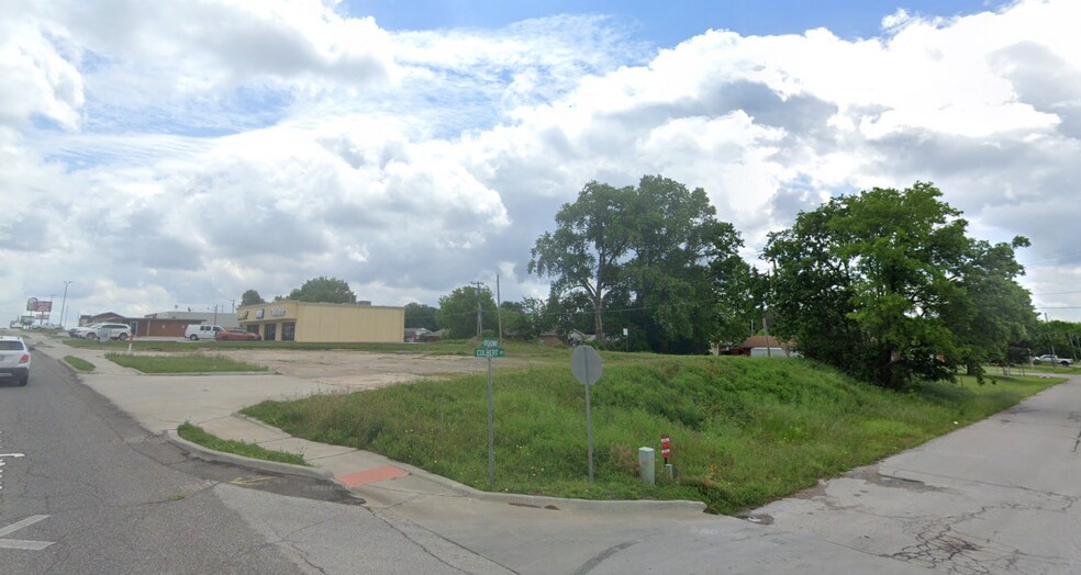 More Photos Of 1215 W Broadway Ave, Sulphur Land For Sale