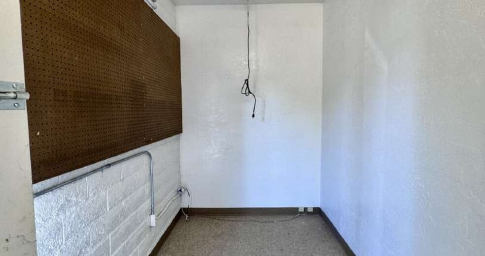 More Photos Of 2920-2972 Churn Creek Rd, Redding Storefront For Lease