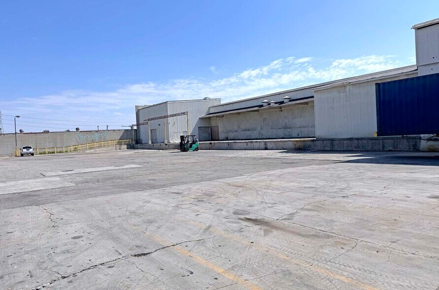 More Photos Of 5008 S Boyle Ave, Vernon Warehouse For Lease