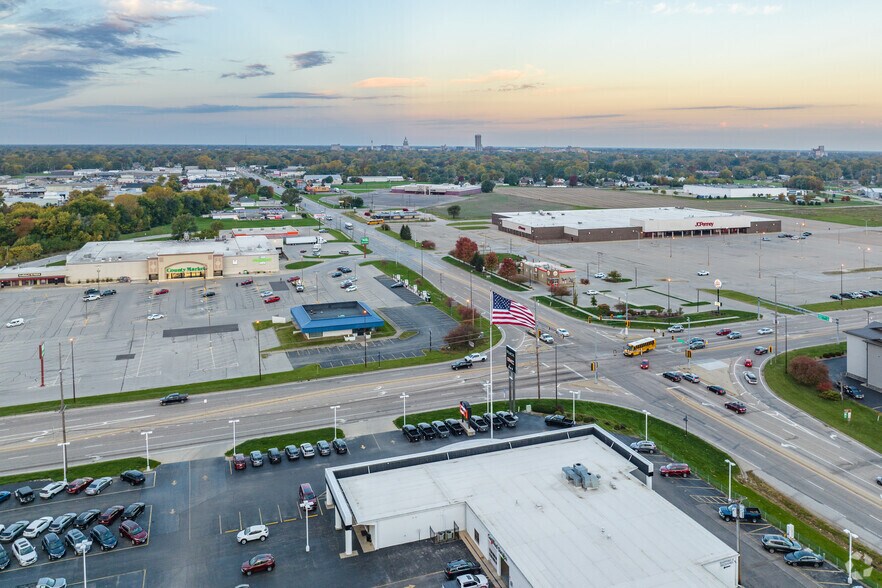 More Photos Of 2901 S Grand Ave E, Springfield Restaurant For Lease