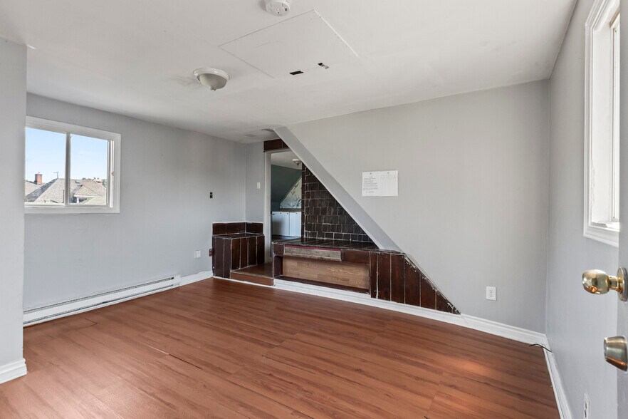 More Photos Of 541 Aylmer St N, Peterborough Apartments For Sale