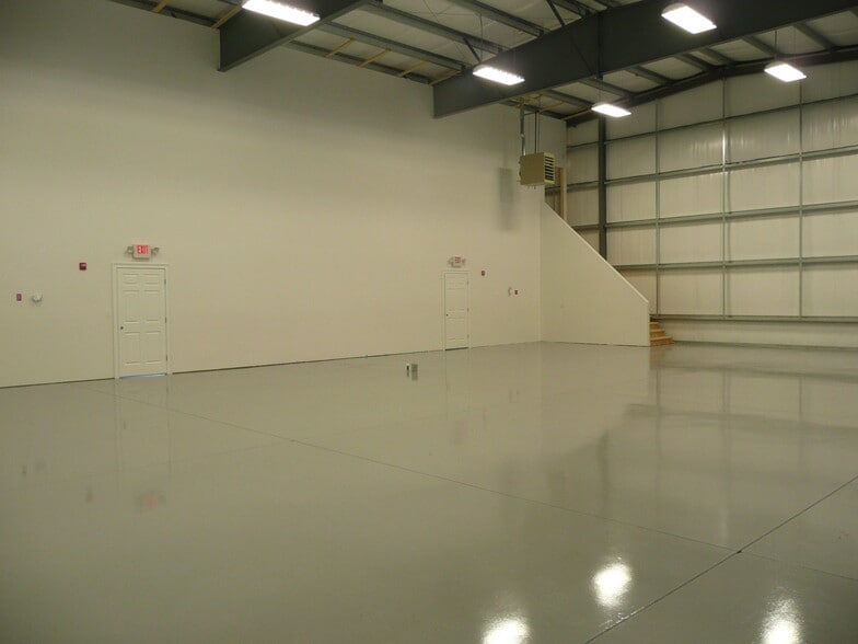 More Photos Of 376 Dry Bridge Rd, North Kingstown Warehouse For Sale