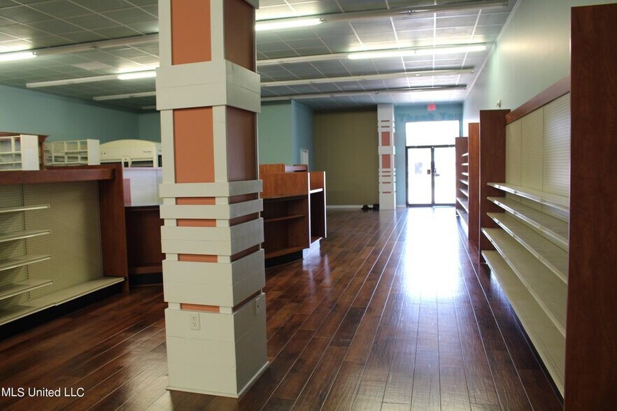 More Photos Of 4405 E Aloha Dr, Diamondhead Storefront Retail Office For Lease