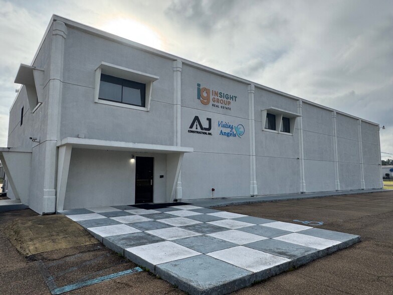 More Photos Of 4400 Mangum Dr, Flowood Office For Lease