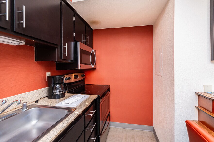 More Photos Of 1530 Howe Ave, Sacramento Hotel For Sale