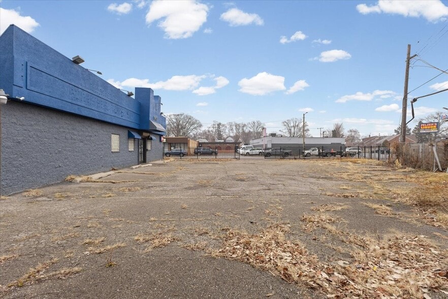 More Photos Of 19953 Conant St, Detroit Medical For Sale