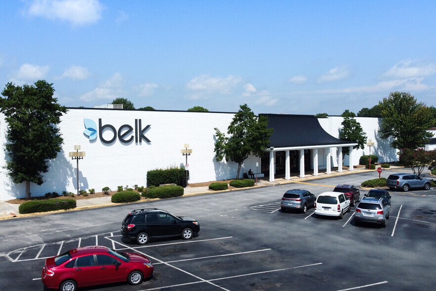 More Photos Of 1617-1699 North Expressway, Griffin Unknown For Lease