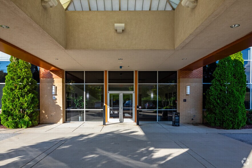 More Photos Of 125 Cool Springs Blvd, Franklin Medical For Lease