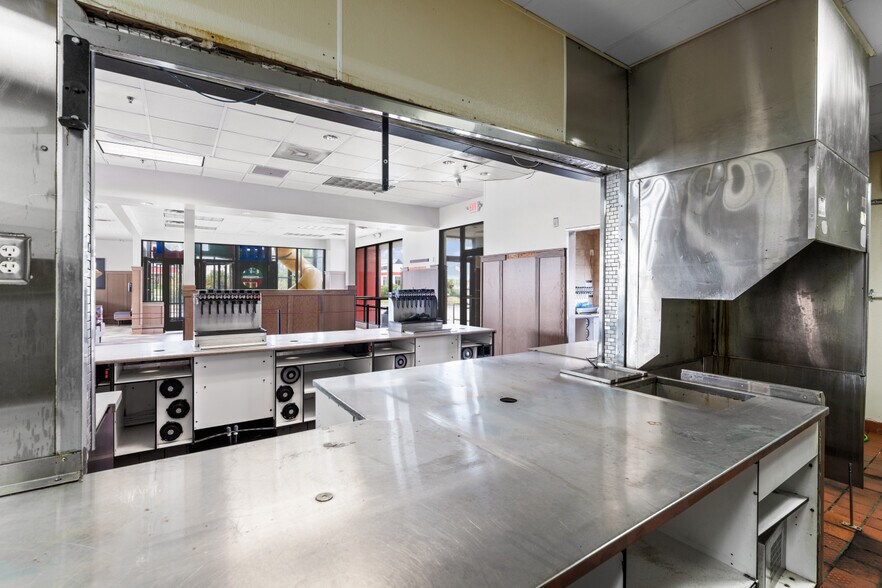 More Photos Of 1197 Lakes Blvd, Lake Park Fast Food For Lease