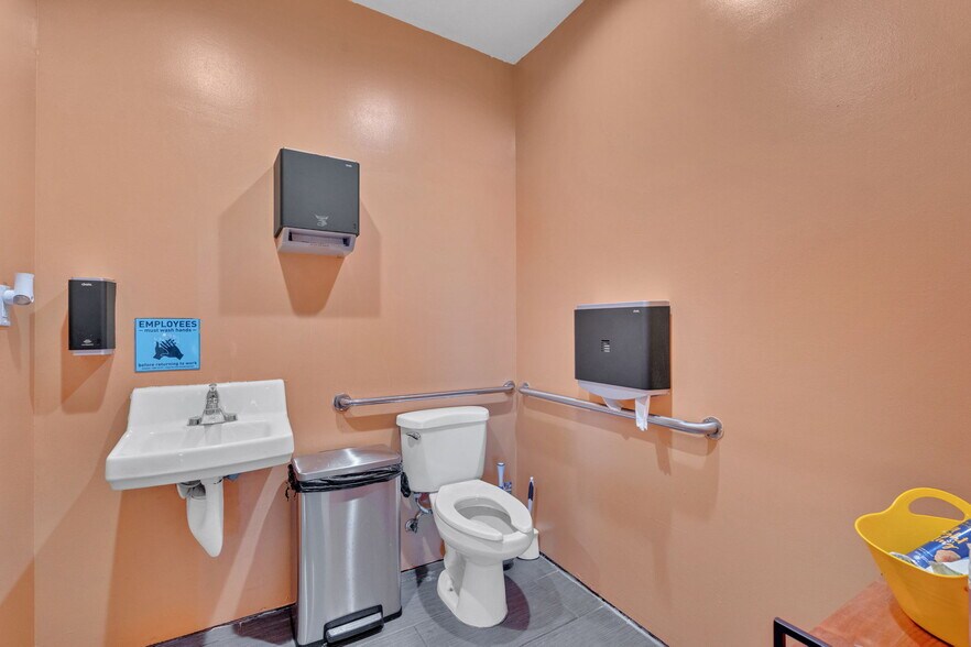 More Photos Of 401 Elm St, Johnson City Freestanding For Sale