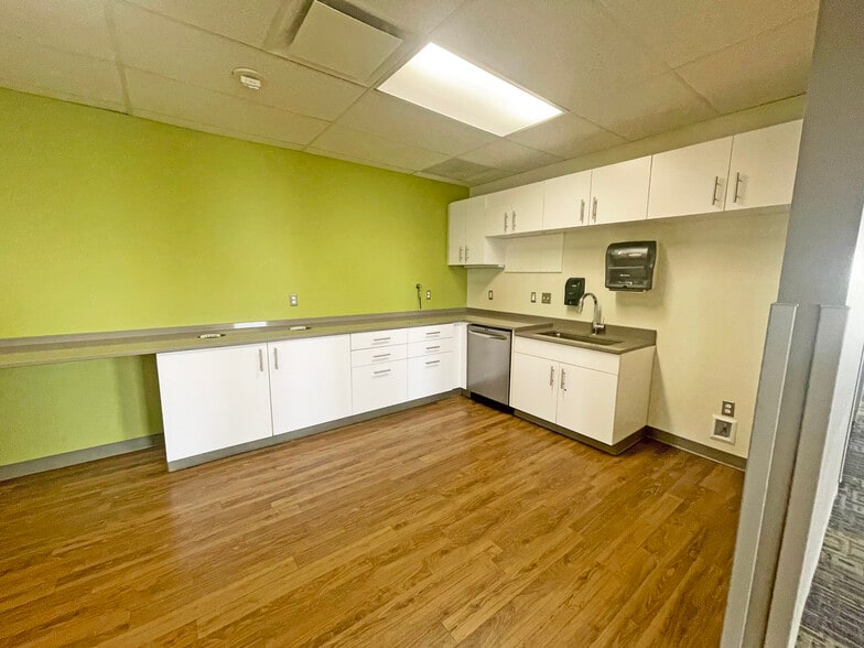 More Photos Of 21700 Northwestern Hwy, Southfield Loft Creative Space For Lease