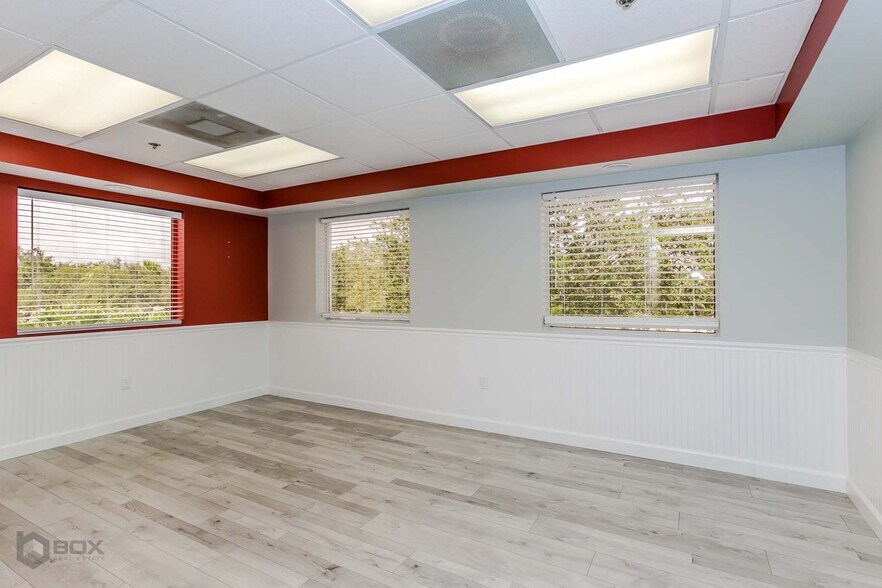 More Photos Of 2405-2425 N University Dr, Coral Springs Loft Creative Space For Lease