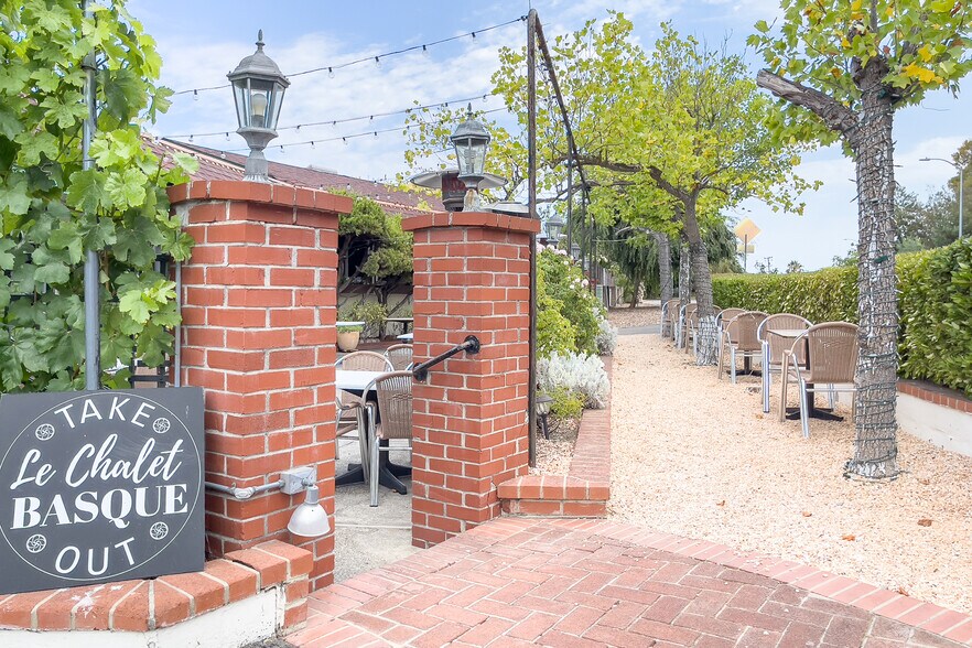 More Photos Of 405 N San Pedro Rd, San Rafael Restaurant For Sale