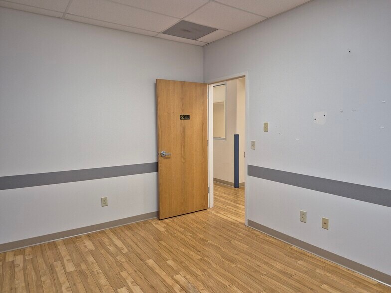 More Photos Of 942 Cherry St, Blanchester Unknown For Lease