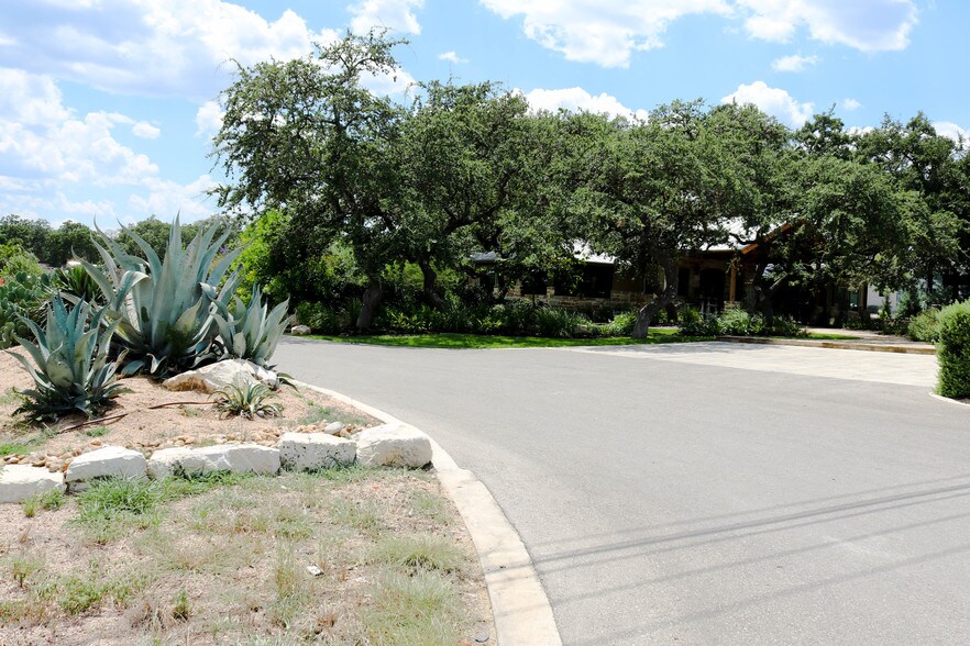 More Photos Of 32255 IH-10 W, Boerne Loft Creative Space For Lease