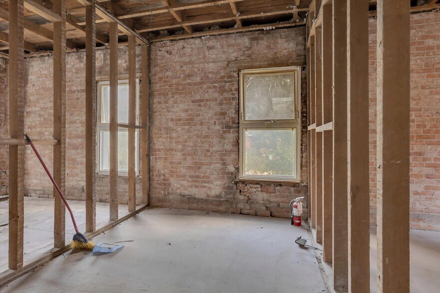 More Photos Of 514 Aylmer St N, Peterborough Multifamily For Sale