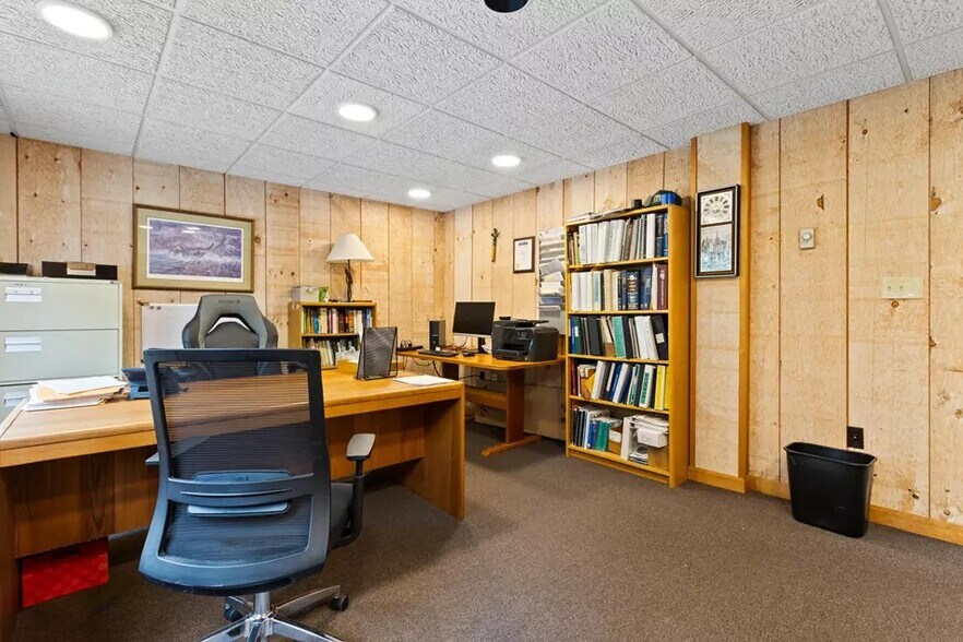 More Photos Of 587 Spring St, Westbrook Office For Sale